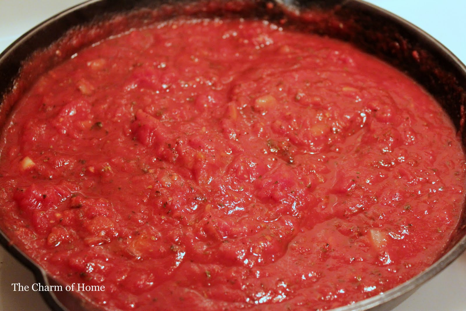 The Charm of Home Spaghetti with Tomato and Fresh Basil Sauce