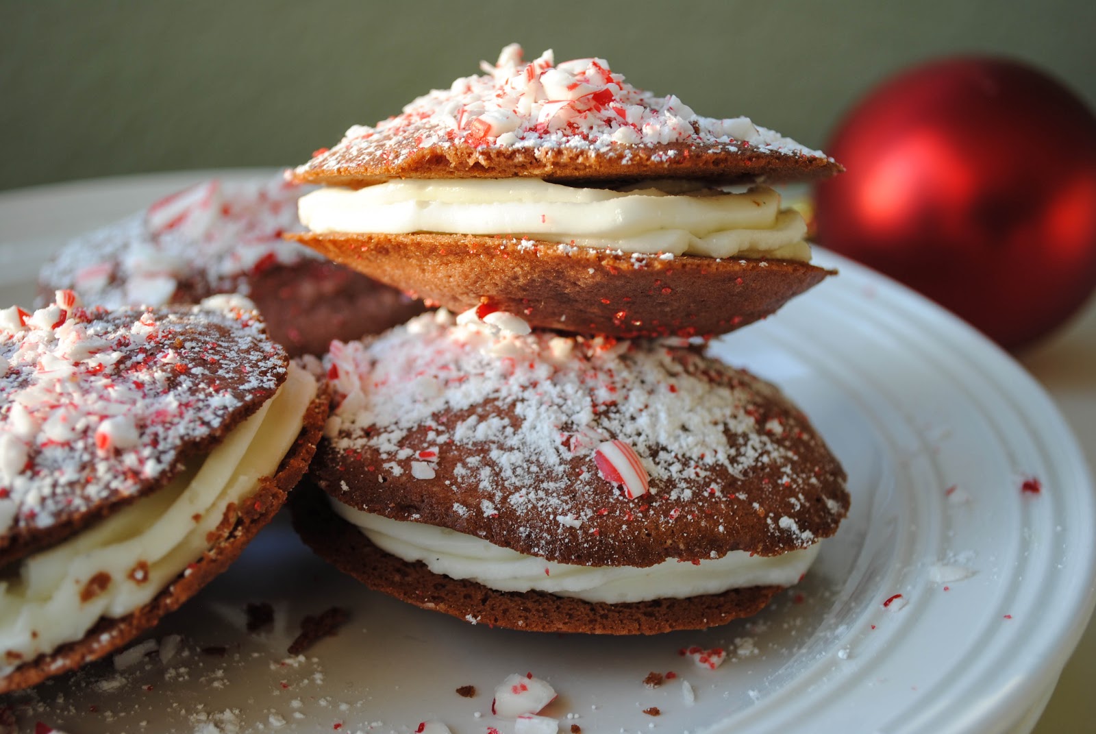 Chocolate Cookie Sandwiches with Vanilla Mint Latte Cream Virtually