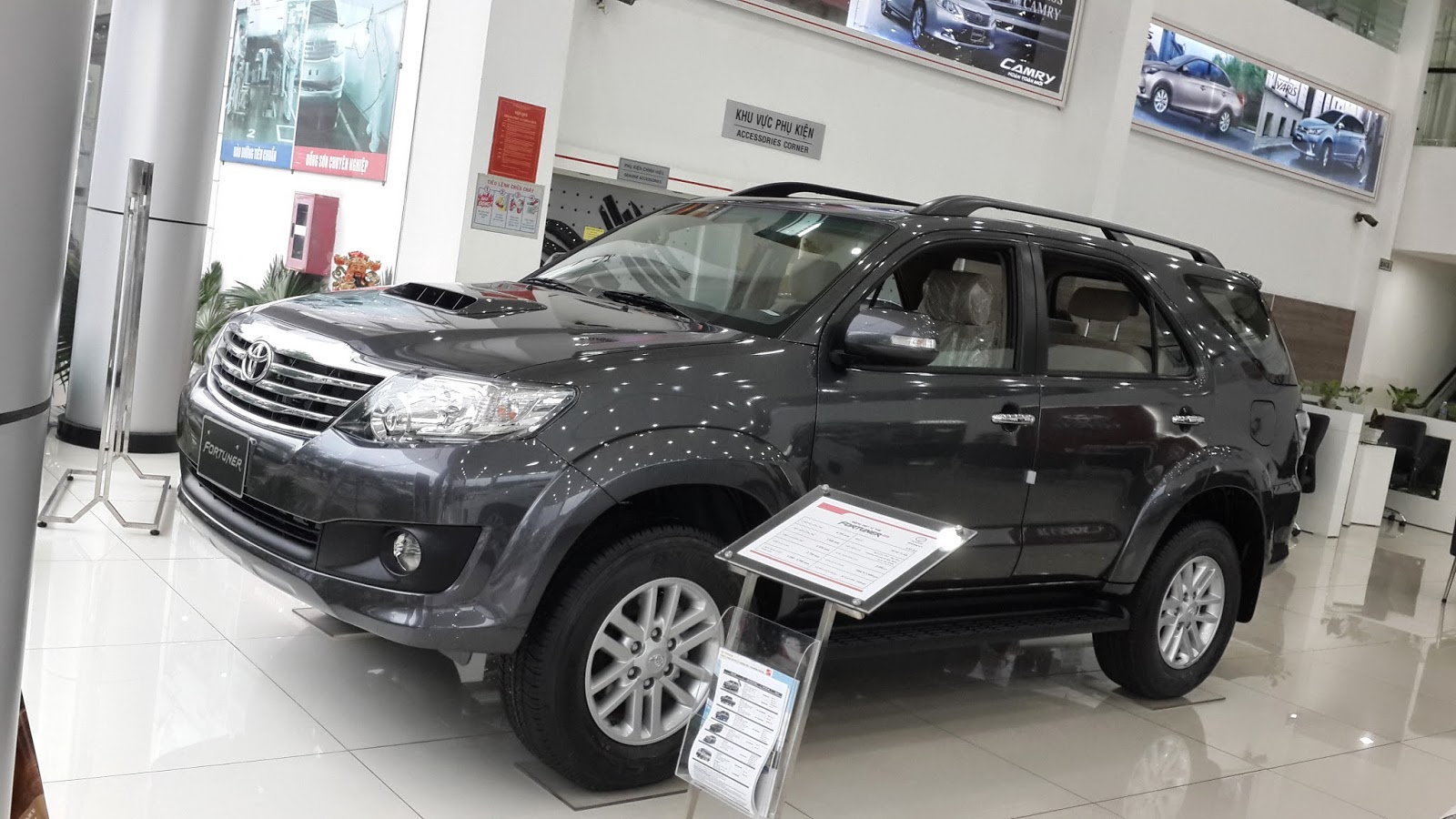 Fortuner 2.5G Máy Dầu, Máy Xăng 2.7V (4X2), 2.7V (4X4) Khuyến Mãi Lớn.