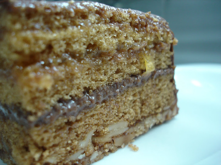 Pastel de albaricoque, almendras y chocolate