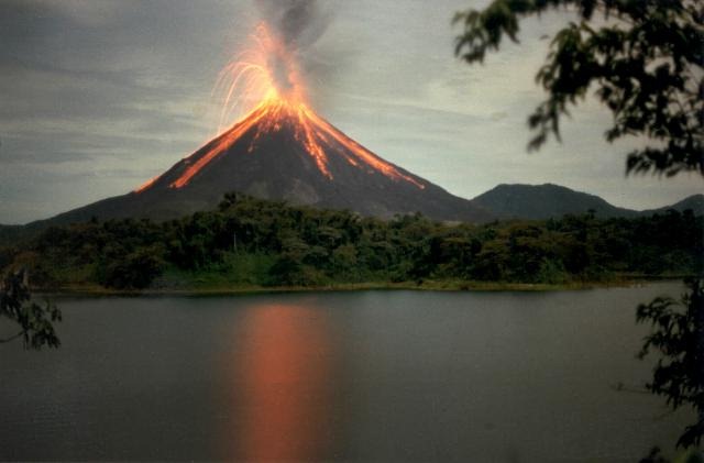 external image ArenalVolcano3.jpg