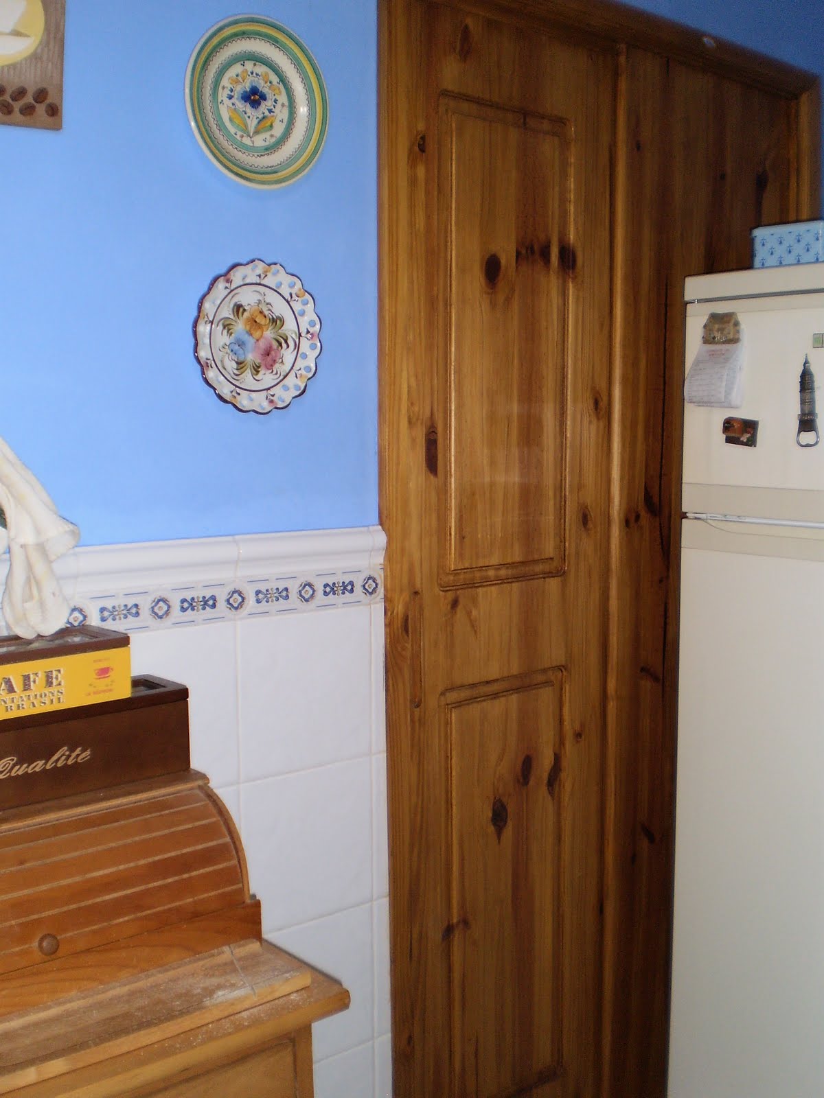 Madera: Puerta corredera para despensa