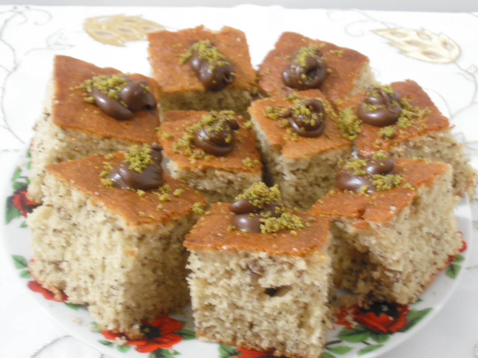 Banudan şımartan tatlar&hellip; İRMİKLİ CEVİZLİ HAŞHAŞLI KEK