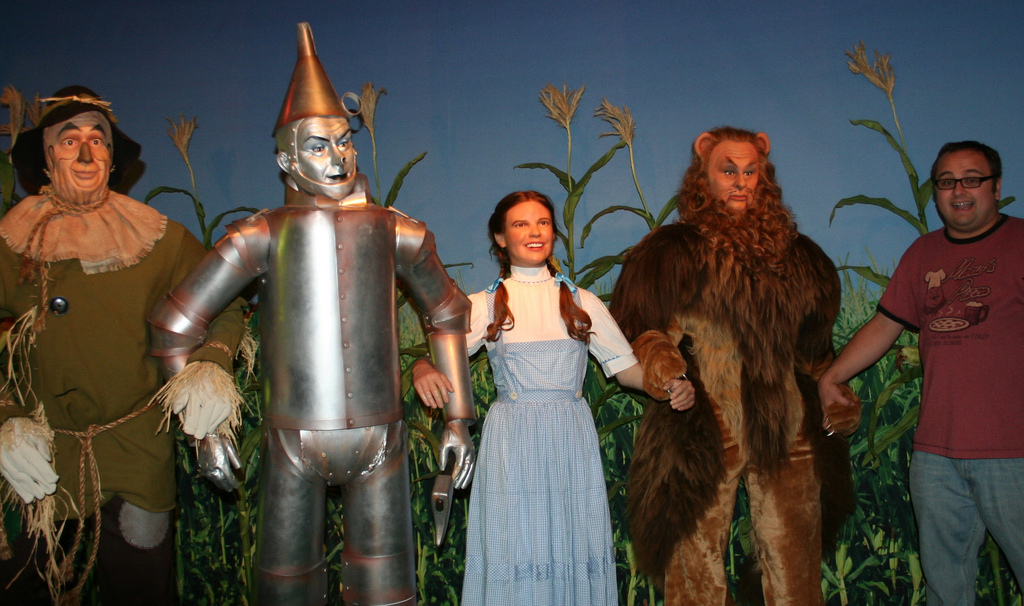 The Carpetbagger Hollywood Wax Museum Pigeon TN