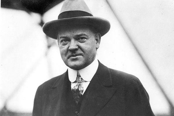 herbert clark hoover Herbert clark hoover was the first sitting us president in virgin islands history to visit the islands ~ 1931 thousands came out to greet him governor pearson. herbert clark hoover Herbert clark hoover was the first sitting us president in virgin islands history to visit the islands ~ 1931 thousands came out to greet him governor pearson.