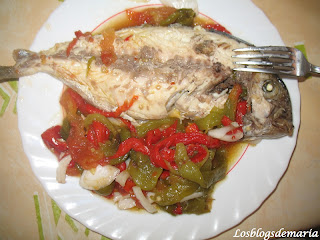 Dorada a la plancha con pimientos asados