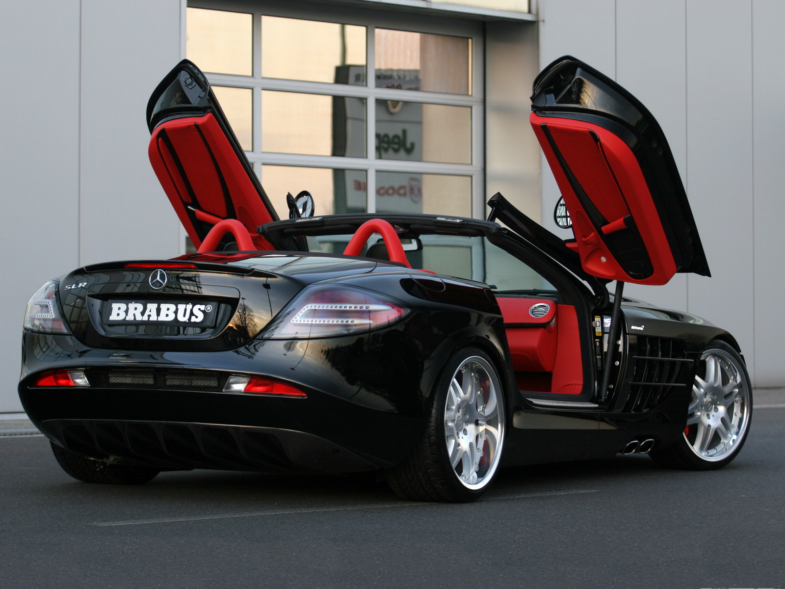 http://2.bp.blogspot.com/-AQ0uNcW-D3U/T47UBztXWuI/AAAAAAAAAI4/COA-zkxyF6k/s1600/brabus_mercedes-benz_slr_mclaren_roadster_2.jpg