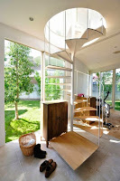 Tokyo Curved Wall House Design With A Bright White Facade And Lots of Glazing Tokyo Curved Wall House Design With A Bright White Facade And Lots of Glazing