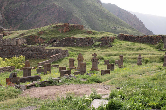 13-05-15 Khor Virap, Areni, Noravank, Memorial Aghitu, Vorotnavank - Una semana en Armenia (11)