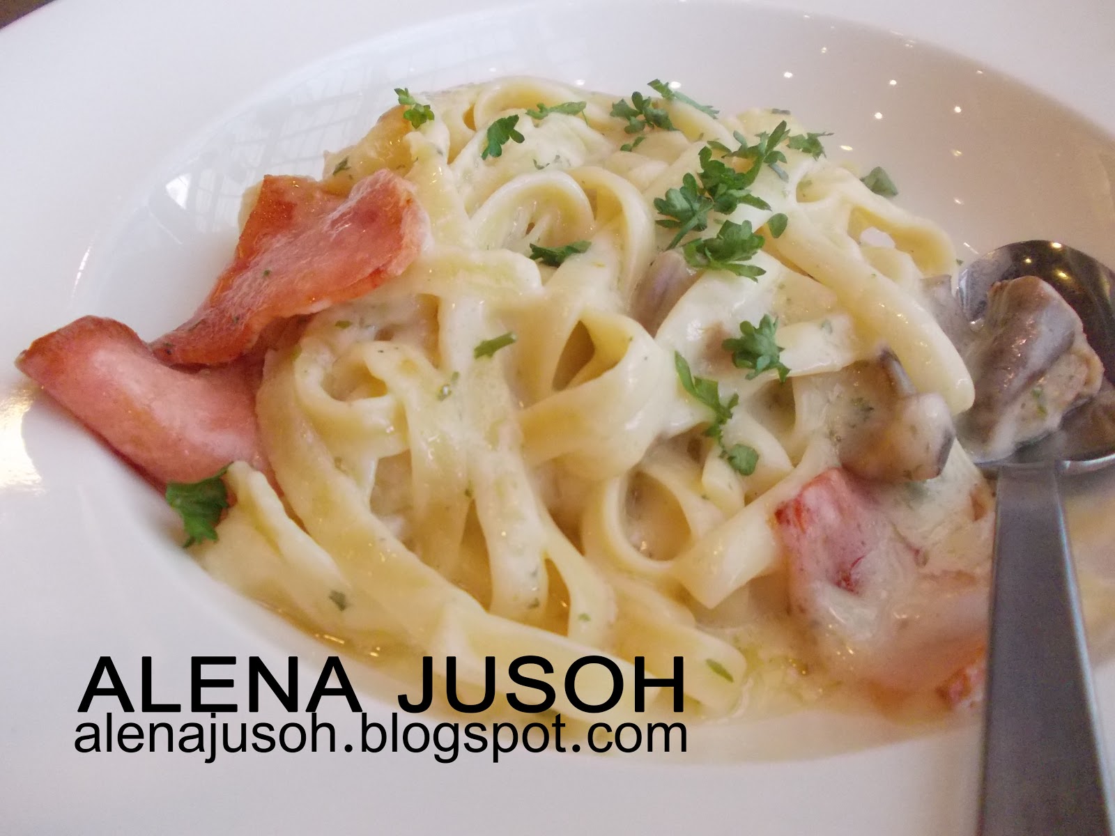 Royal Blue Pizza Hut Creamy Carbonara Fettuccine, Cheesebaked Rice