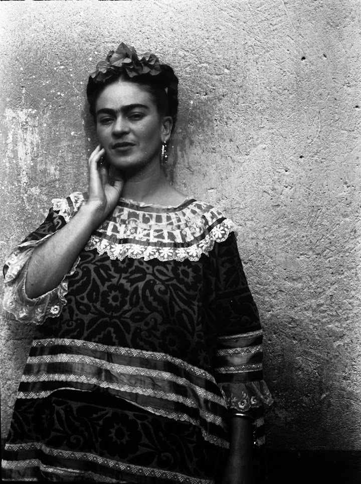 Stunning Image of Frida Kahlo in 1946 