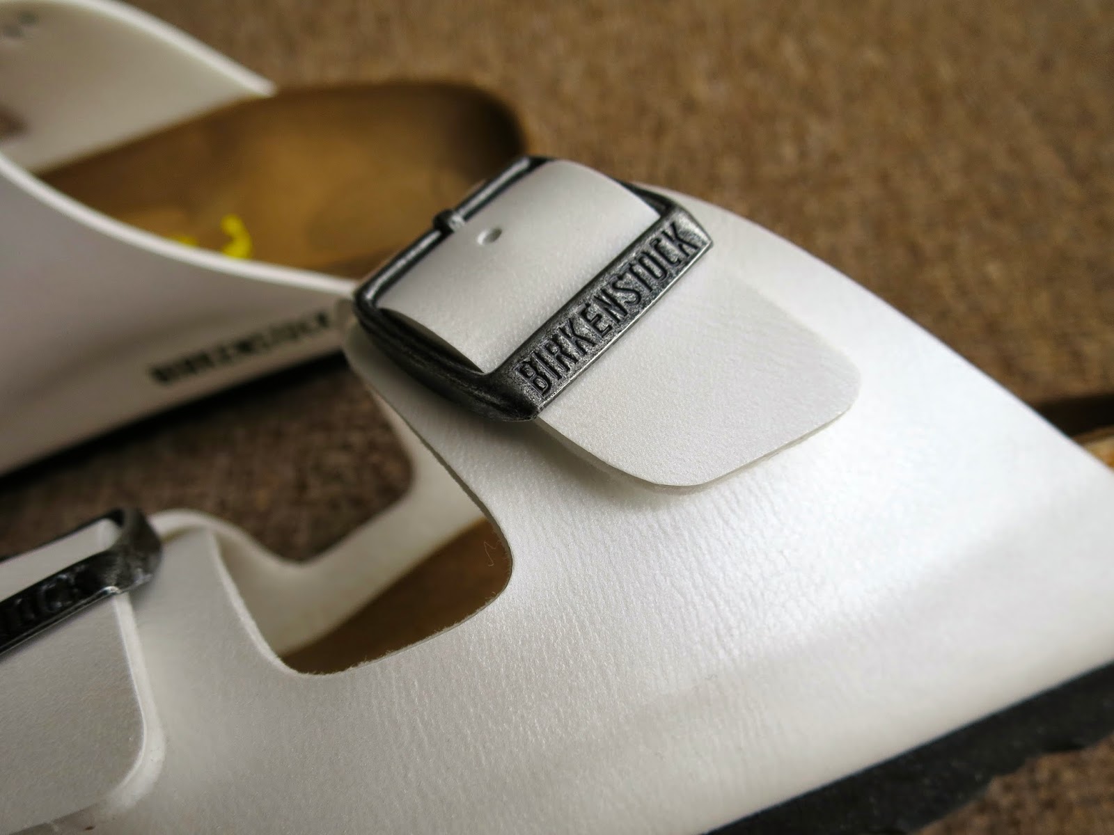 manolo blahnik safina raffia slide sandals