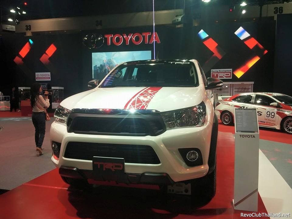 Toyota-Hilux-Revo-TRD-2.jpg