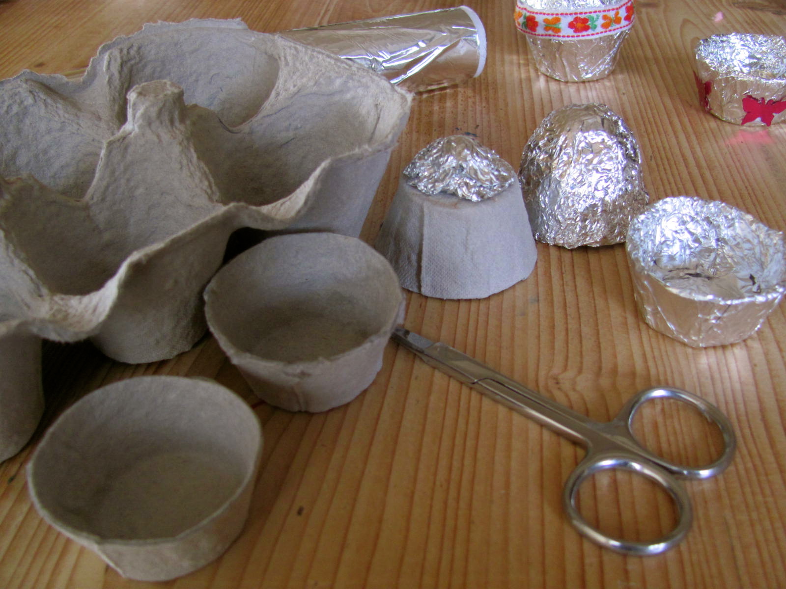 Jumble Tree: Easter Surprise! Easy egg box craft