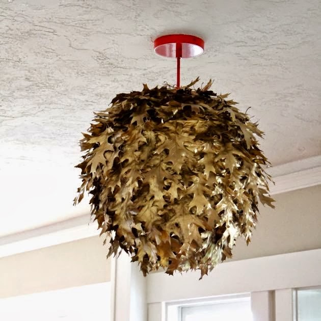 Im Herbst basteln: Lampe aus Blättern selber machen Im Herbst basteln: Lampe aus Blättern selber machen