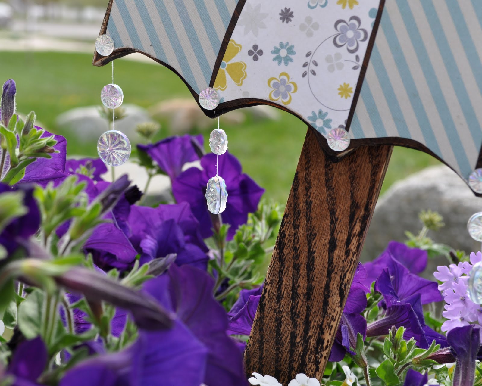 Wood you like to craft? Umbrella Garden Stake