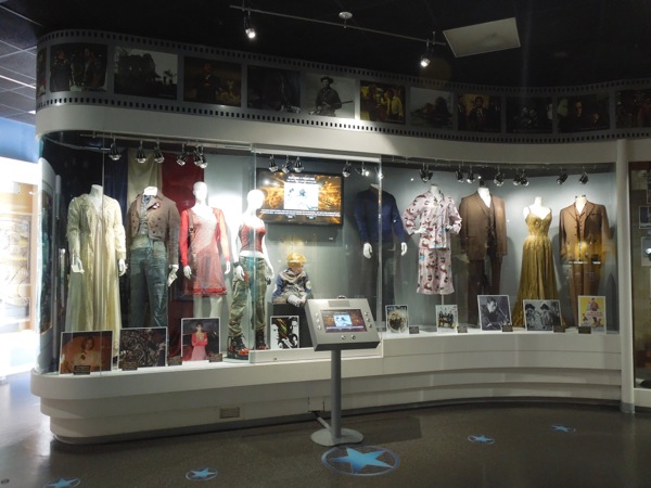 Hollywood Movie Costumes And Props Best Of Universal Studios Hollywood Costume And Prop Archive Exhibits Part 1
