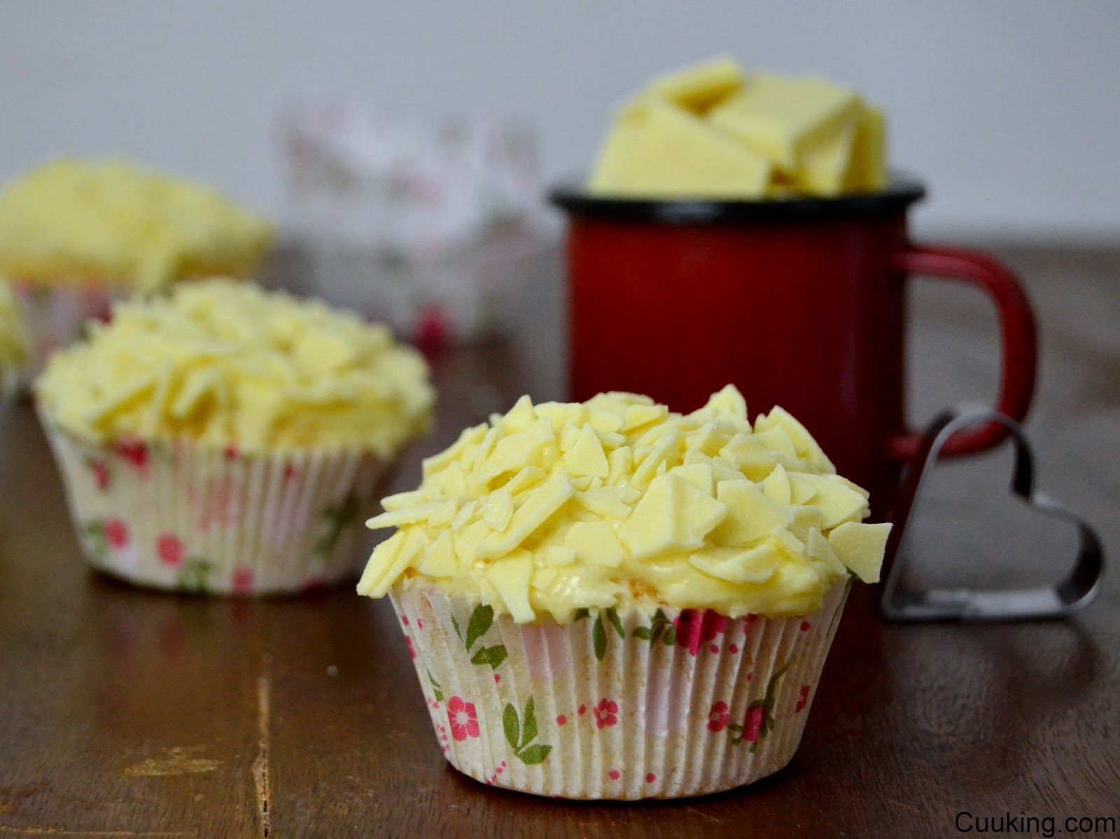 Cupcakes De Chocolate Blanco Con Corazón, Para San Valentín
