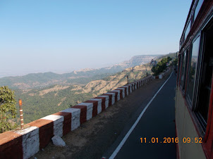 The dangerous mountain road to Pratapgad from Mahabaleshwar.