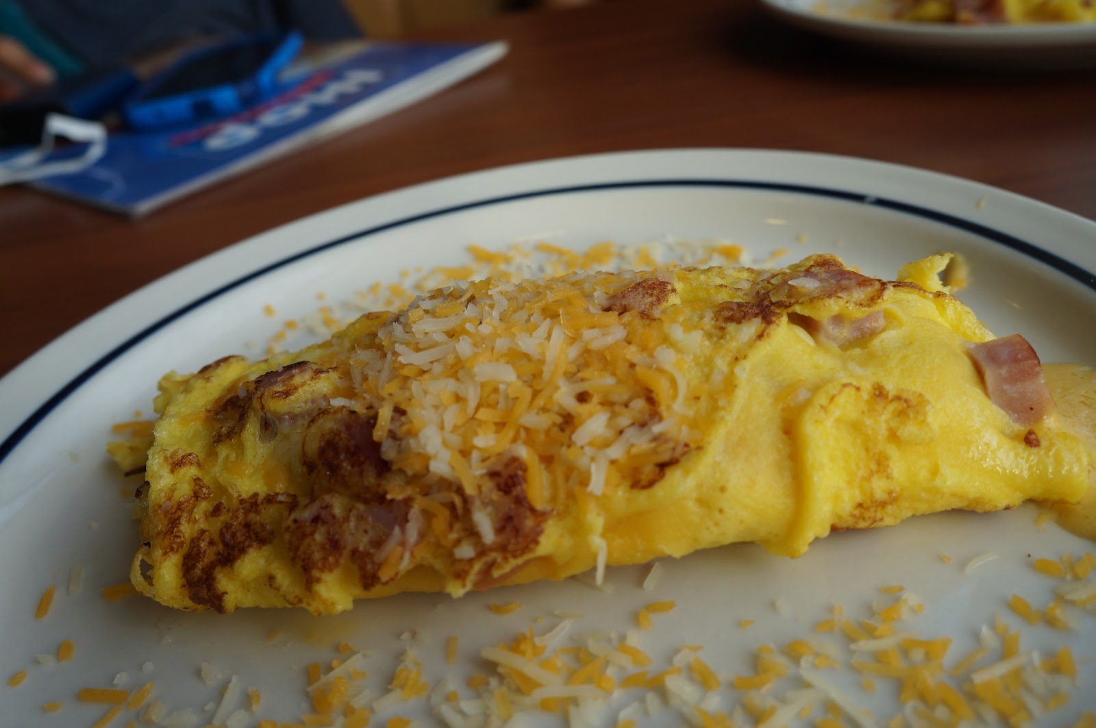 how many calories in a ham and cheese omelet from ihop