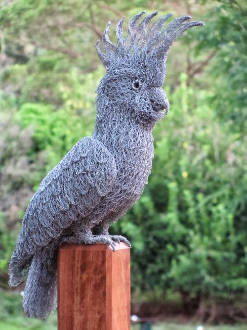 10-Cockatoo-Chicken-Wire-Sculptures-Sculptor-Ivan-Lovatt-www-designstack-co