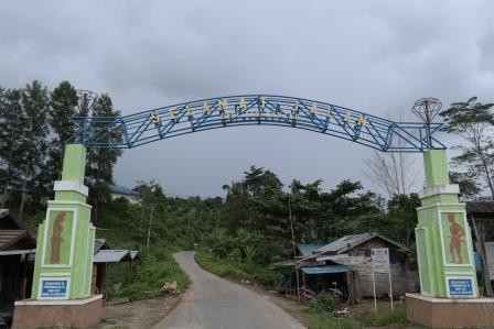 Gapura Kabupaten Tanah Bumbu - Kabupaten Banjar