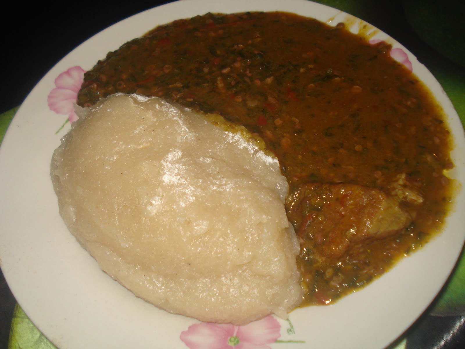 Gombo à la viande de couscous de manioc_ La Cuisine Camerounaise