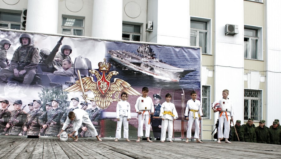 Показательные выступления каратистов (дети)