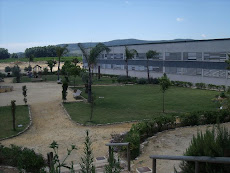 PARQUE DE LA ALONDRAS CON EL INSTITUTO AL FONDO