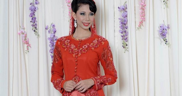 dress merah