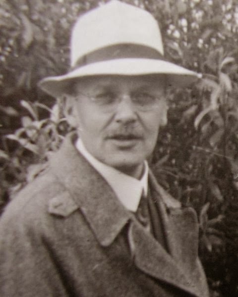 hans geiger Hans geiger invention of the geiger counterthe two men knew that alpha particles he married her in 1920, and had three sons with her. hans geiger Hans geiger invention of the geiger counterthe two men knew that alpha particles he married her in 1920, and had three sons with her.
