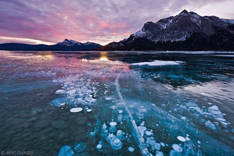 Incredible Frozen Air Bubbles At Abraham Lake, Canada Unbelievable Info