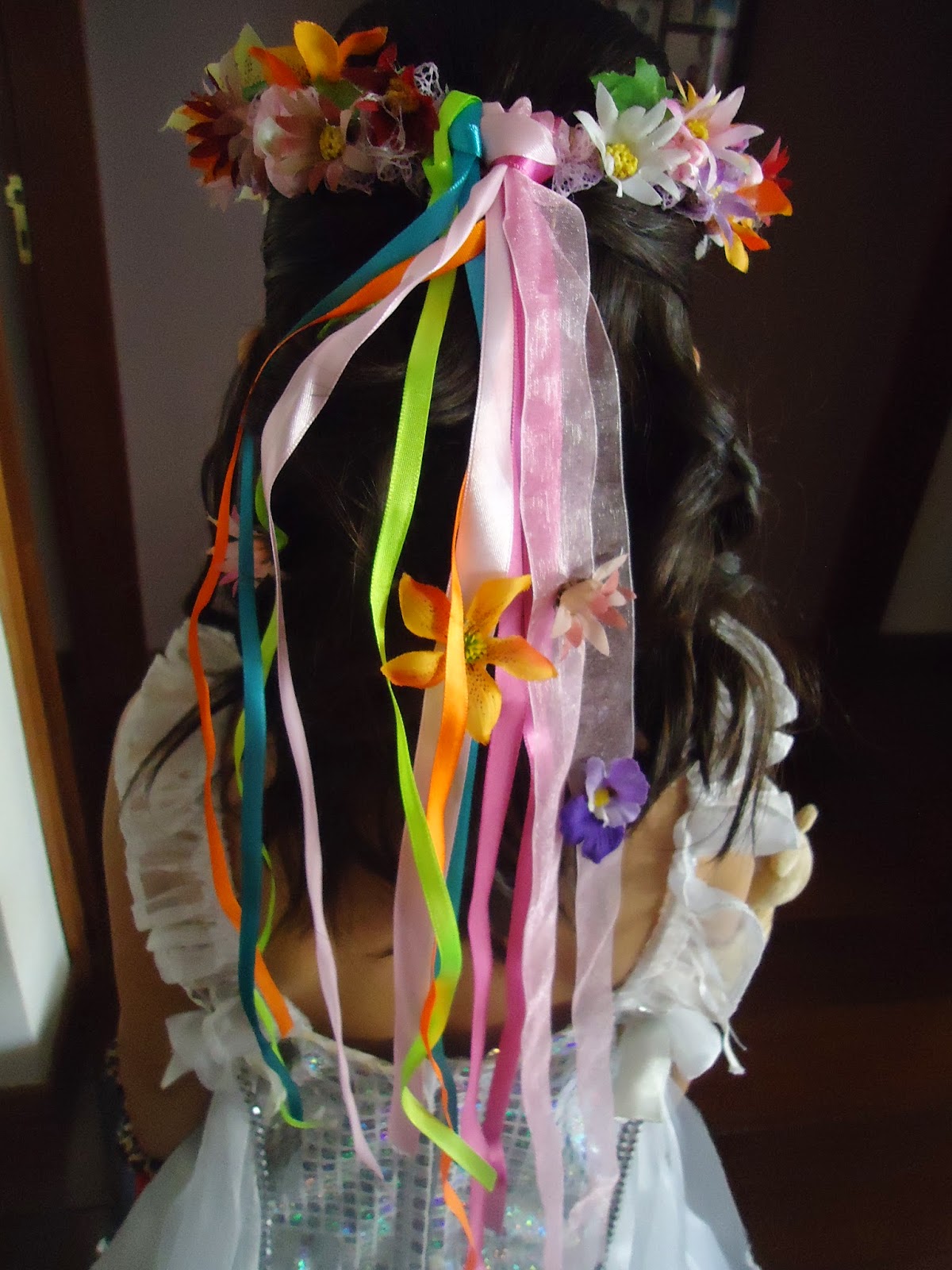 Antes tarde do que nunca Como fazer uma linda tiara/coroa de flores