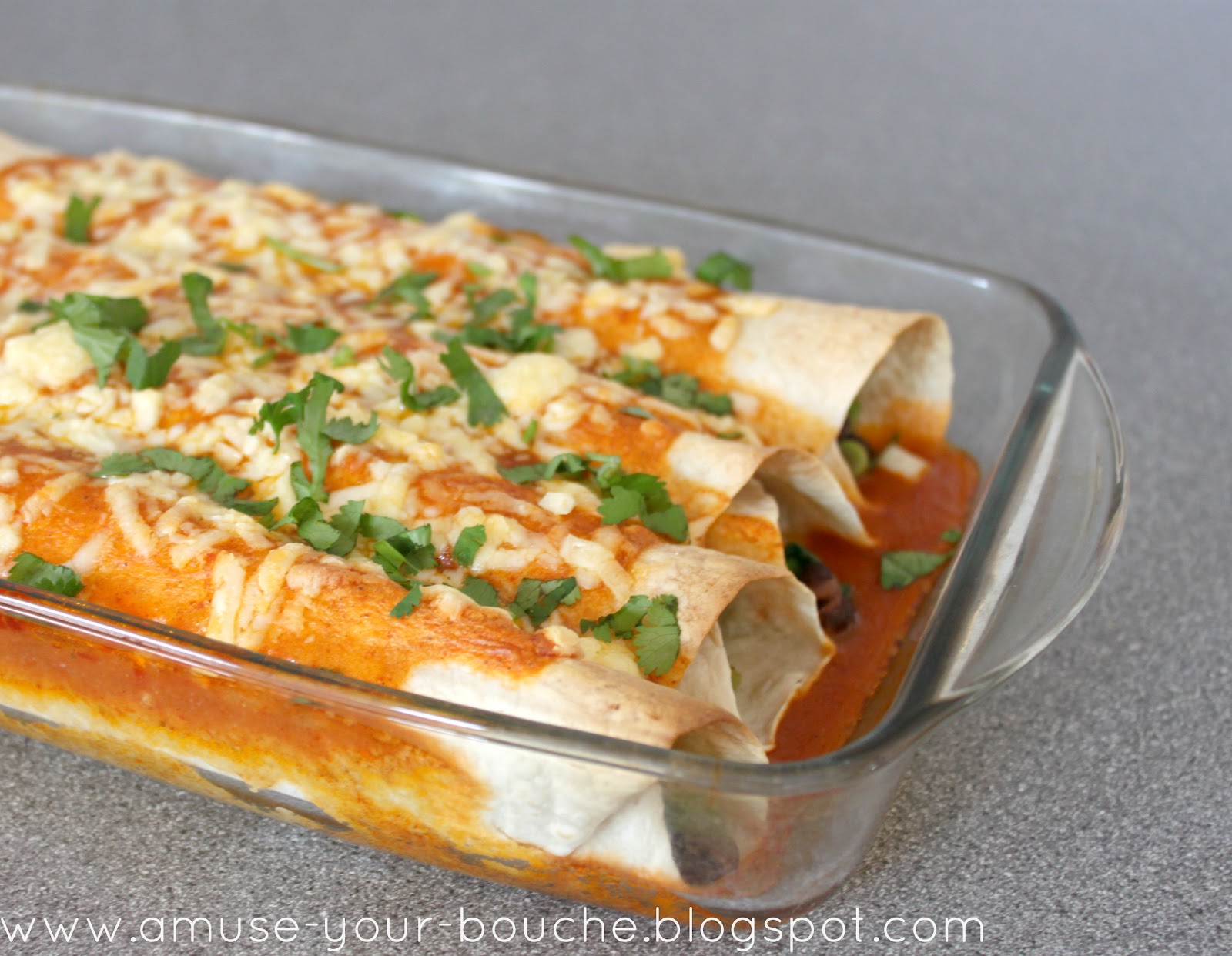 Spinach and black bean enchiladas with homemade sauce – Easy Cheesy
