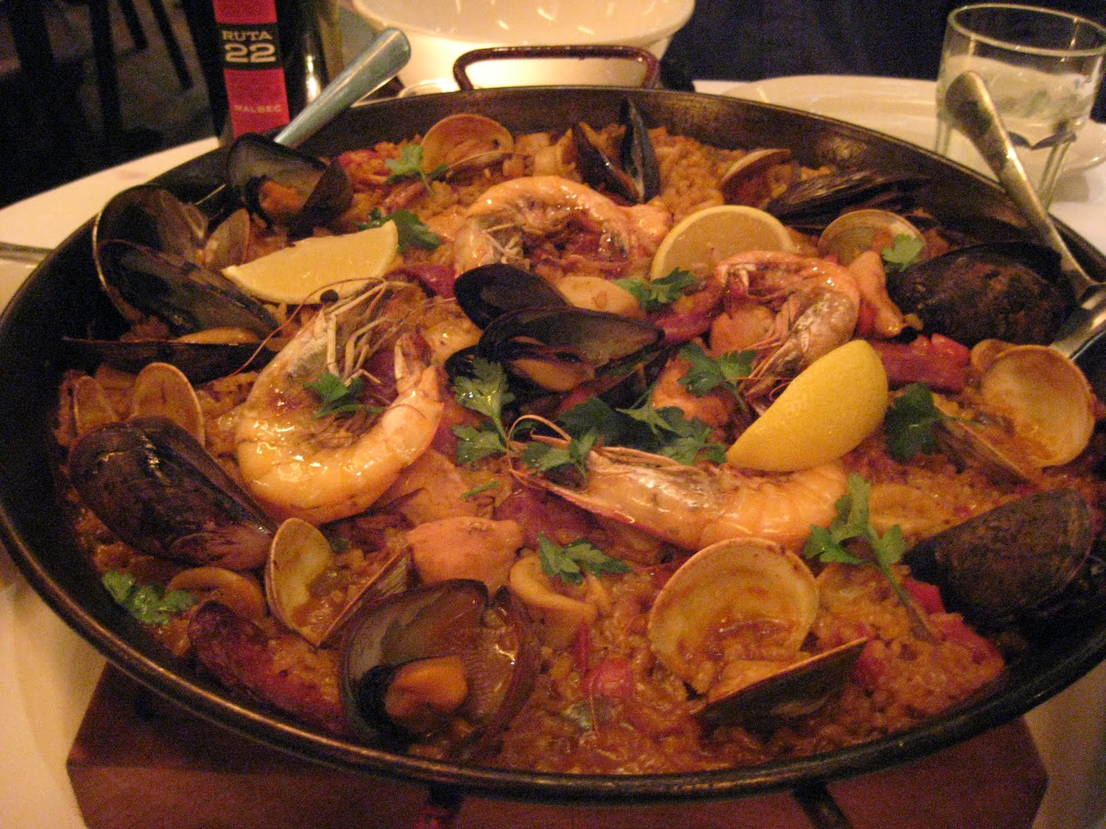 FRIED CHICKEN LIPS Barcelona Wine Bar