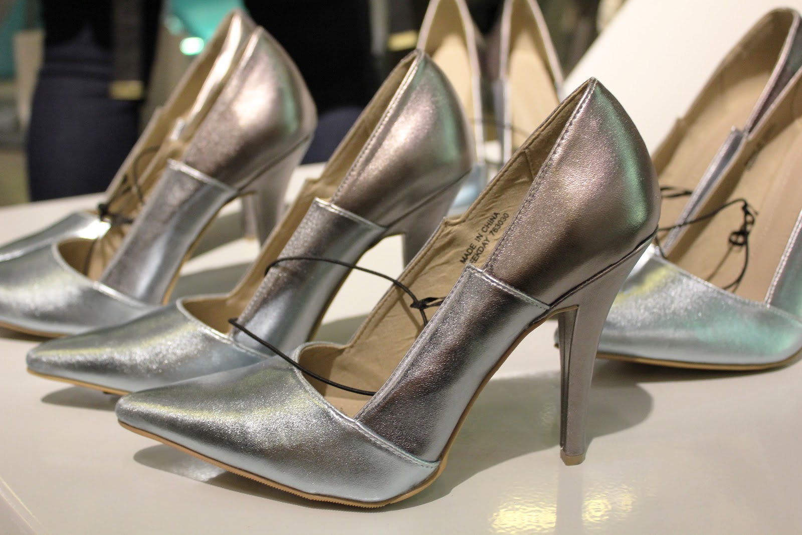 http://2.bp.blogspot.com/-Aj-un5HGCdU/T0VsmCICdlI/AAAAAAAAV-I/lmwHMqm3ePo/s1600/S%C3%B8lvsko+MTWFSS+Weekday+Costume+shoppekveld.jpg