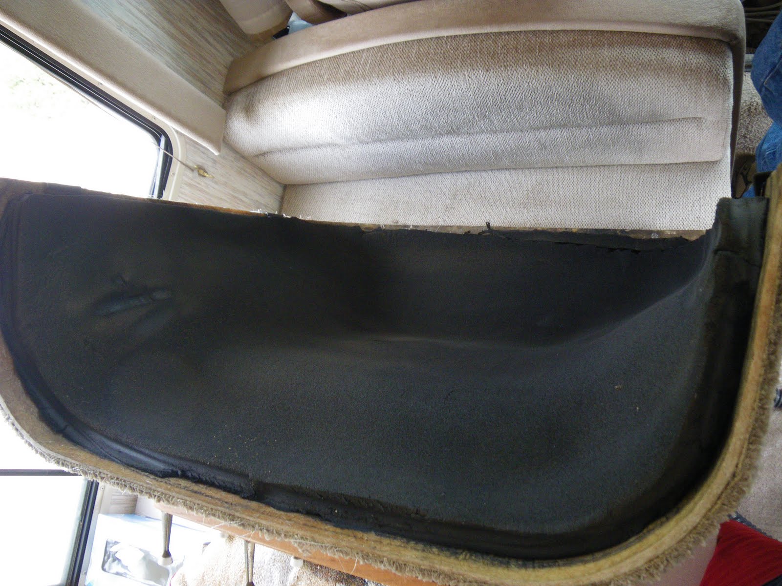 1994 Brave 29RQ RV Doghouse sound proofing looks great