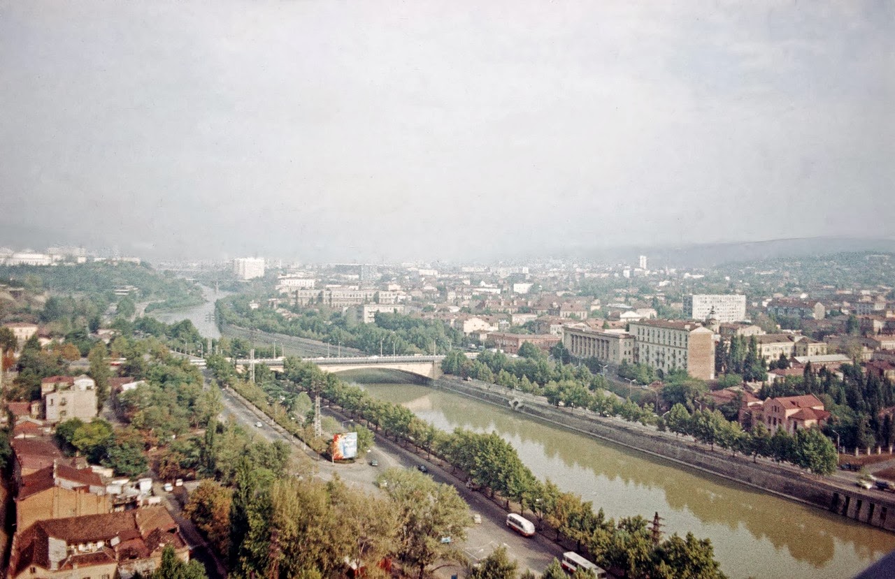 21 Interesting Color Photographs That Capture Everyday Life in Soviet