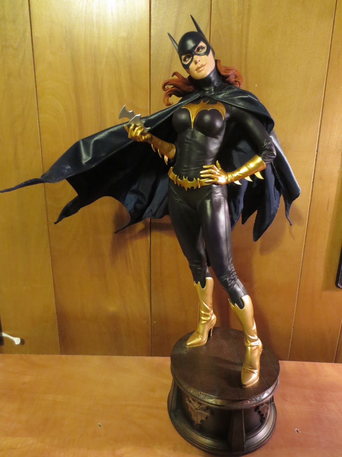 Limited Edition DC Bombshells Batman and Catwoman Deluxe 