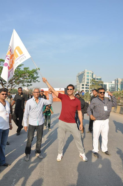 Akshay Kumar and Mandira Bedira at 'DNA Women's Half Marathon'