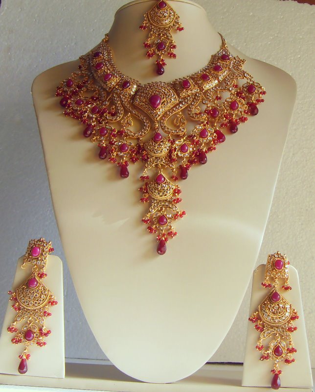 Latest Pakistani Indians & Arabic mehndi design jewelry & dresses