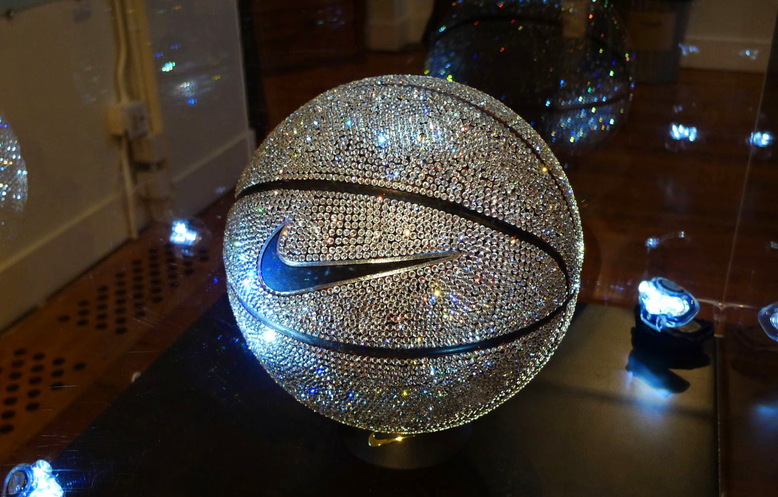Amour Rocks Hot Fix Rhinestones & Fashion Design: Nike Swarovski Basketball is a piece ...