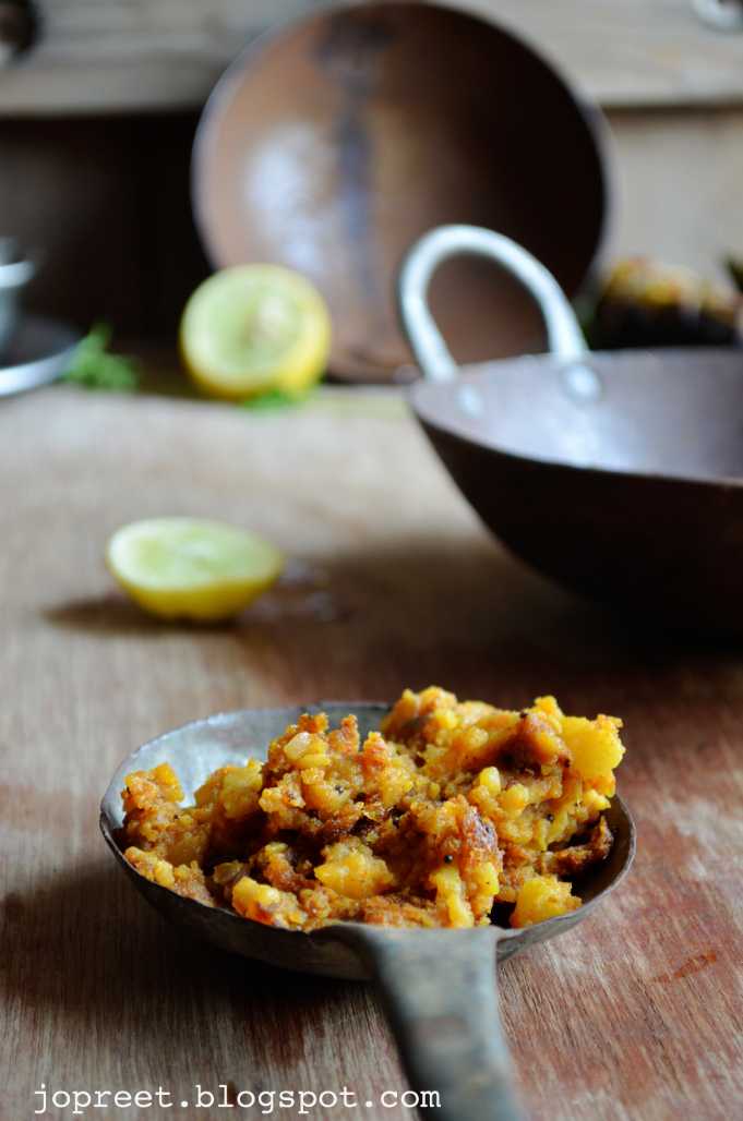 Bharwa Karela / Potato Stuffed Bitter Gourd Jopreetskitchen
