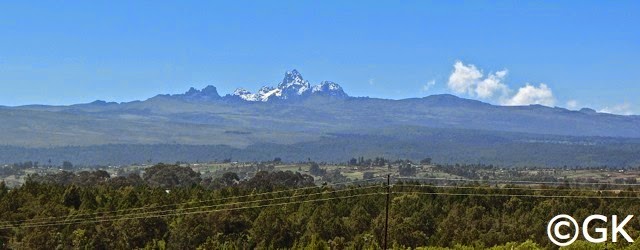 Mt Kenia ist mit 5199 Metern das zweithöchste Bergmassiv Afrikas.