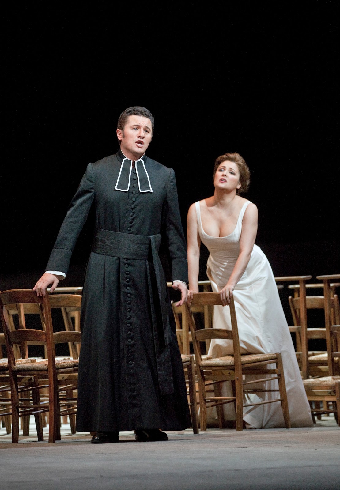 http://2.bp.blogspot.com/-ApiLJIVzHOI/T3m8nDZ9PJI/AAAAAAAAAqw/WWiNdOCgPaM/s1600/manon+beczala+netrebko_2118a.jpg
