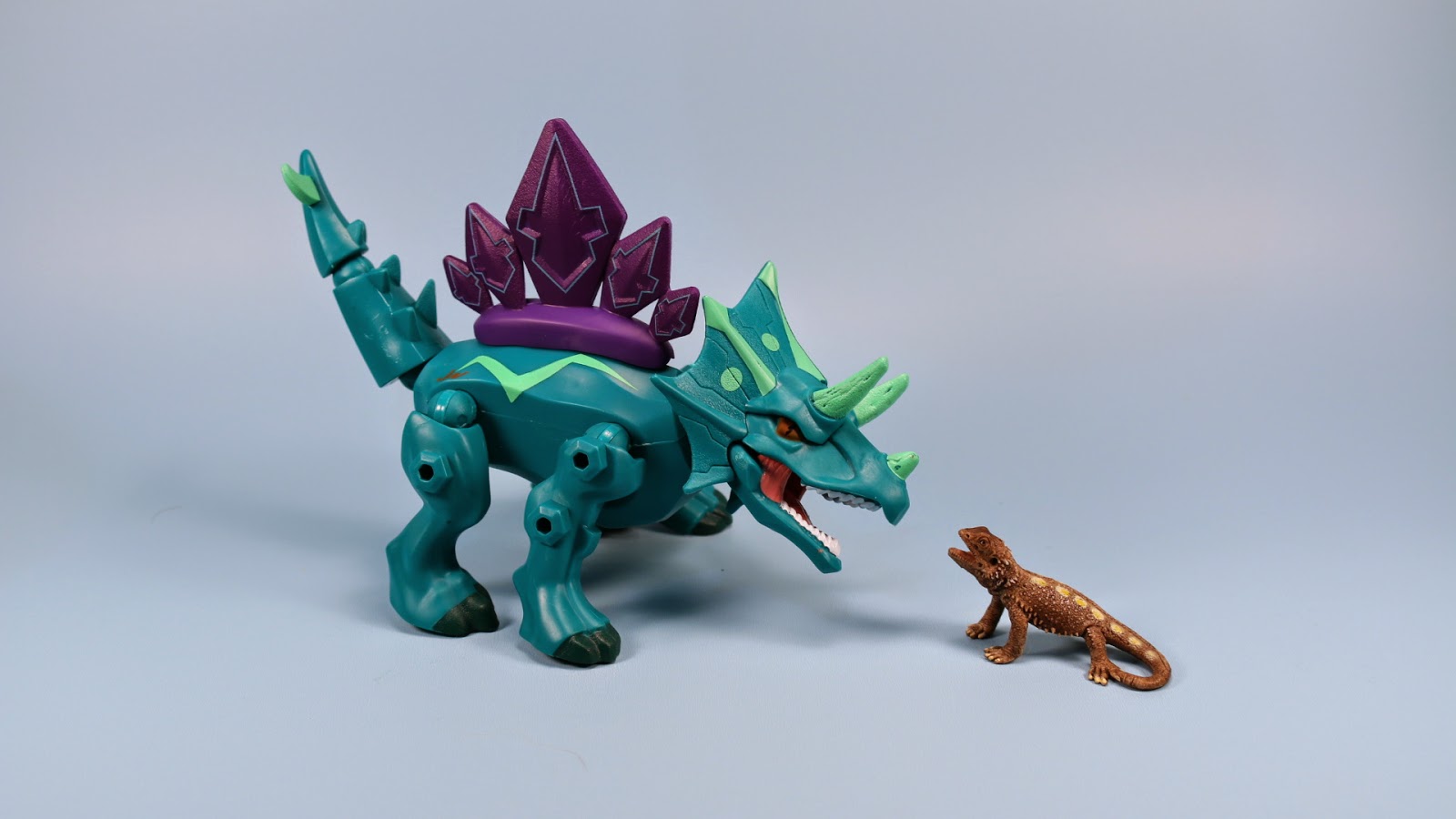 The Toy Museum Jurassic World Hero Mashers Dinosaurs Toys from Hasbro, Spinosaurus and Triceratops!