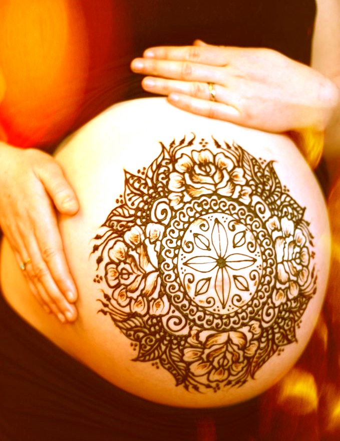 Collaborating with the momtobe is one if the best part of hennaing 