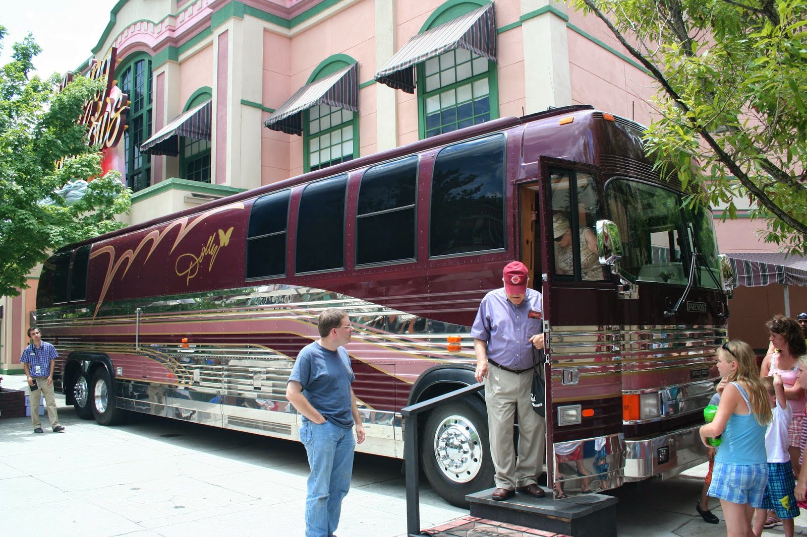 The Carpetbagger Dollywood and the Dolly Parton Empire