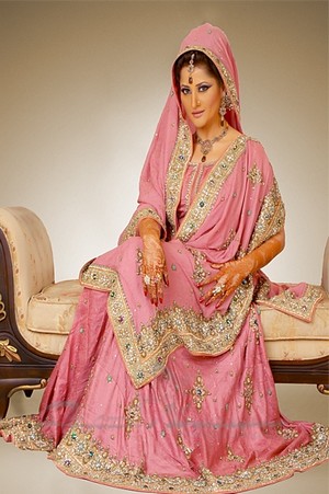 Latest Pakistani Bridal Lehenga Styles Brides Fashion Tips ...