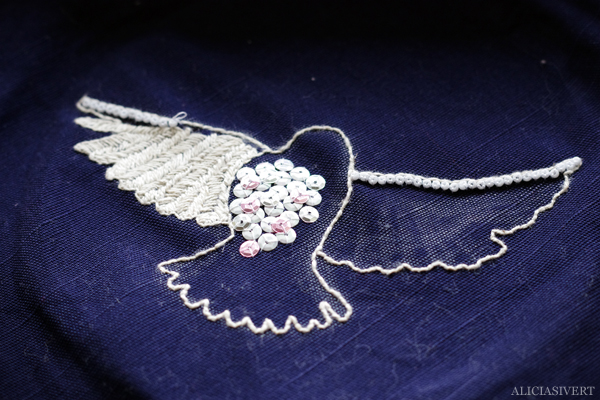 aliciasivert, alicia sivert, alicia sivertsson, embroidery, needlework, stitch, stitching, hedwig, harry potter, what gave you away?, owl, sky, stars, beads, uggla, himmel, stjärnor, pärlor, broderi, hantverk, handicraft, craft, remake, upcycle, begagnat garn, yarn, harry potter och dödsrelikerna, and the deathly hallows